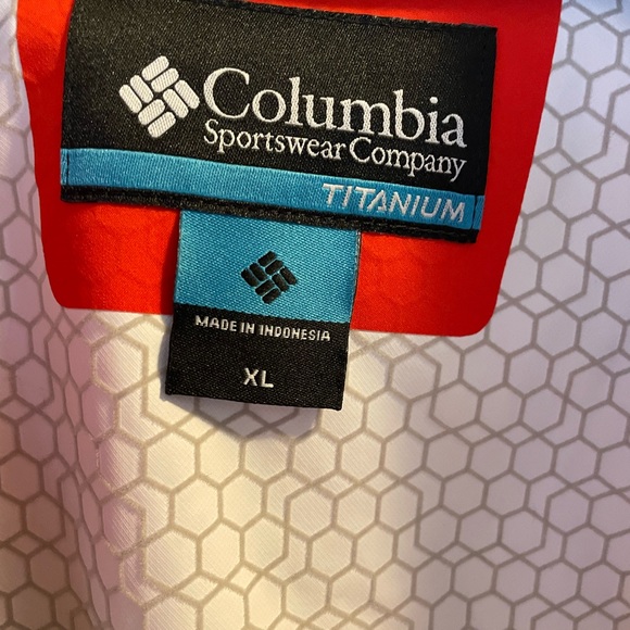 Men’s Columbia Rain Jacket - Picture 5 of 6